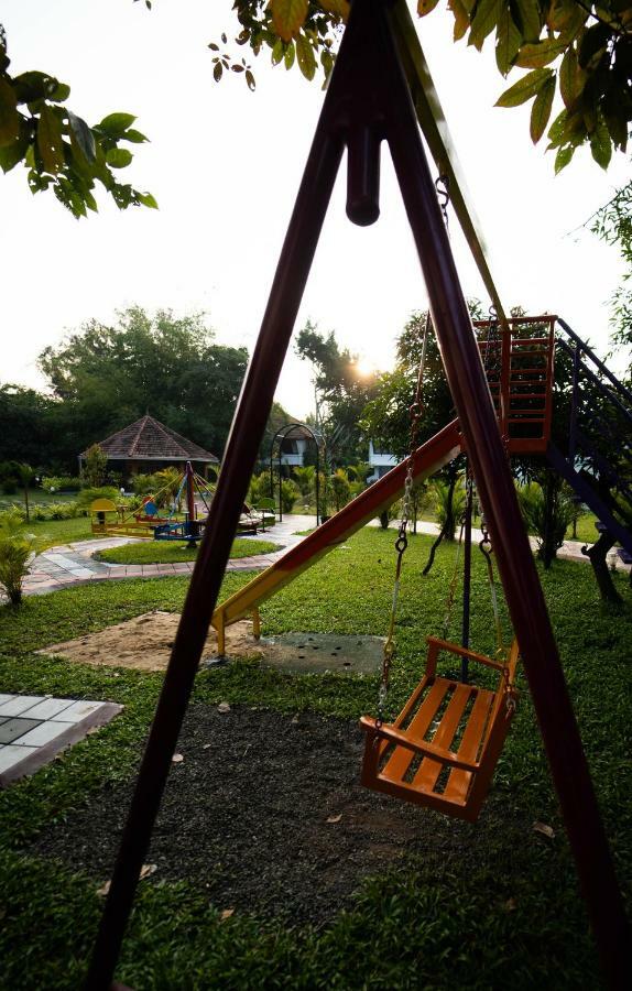Nihara Resort And Spa Cochin Kochi Eksteriør bilde
