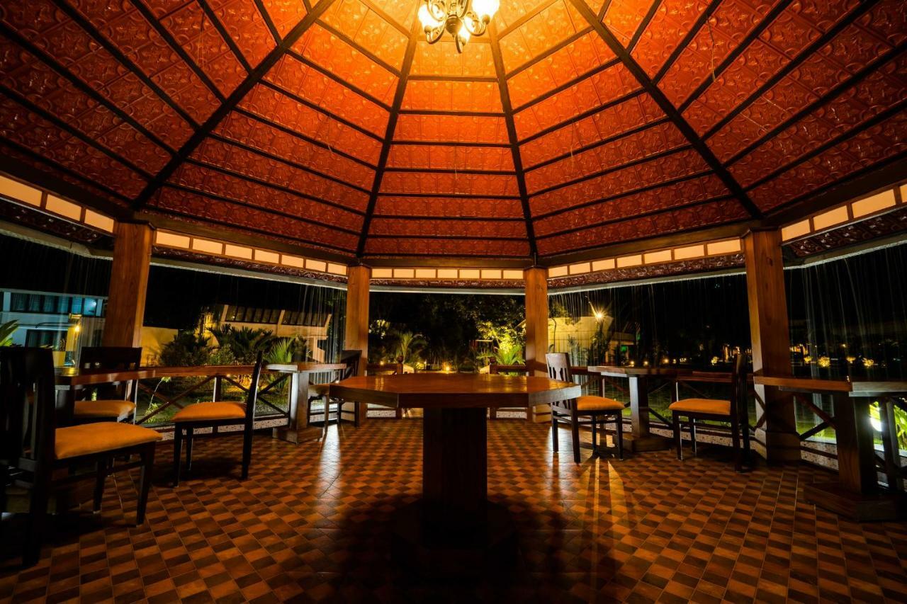 Nihara Resort And Spa Cochin Kochi Eksteriør bilde